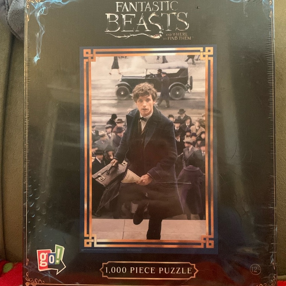NIB Fantastic Beasts Jigsaw Puzzle 1000 pieces Brand new in wrap and figurine